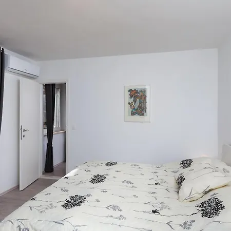 Rea Zaton - Two-bedroom Daire