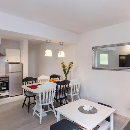 Rea Zaton - Two-bedroom Apartman
